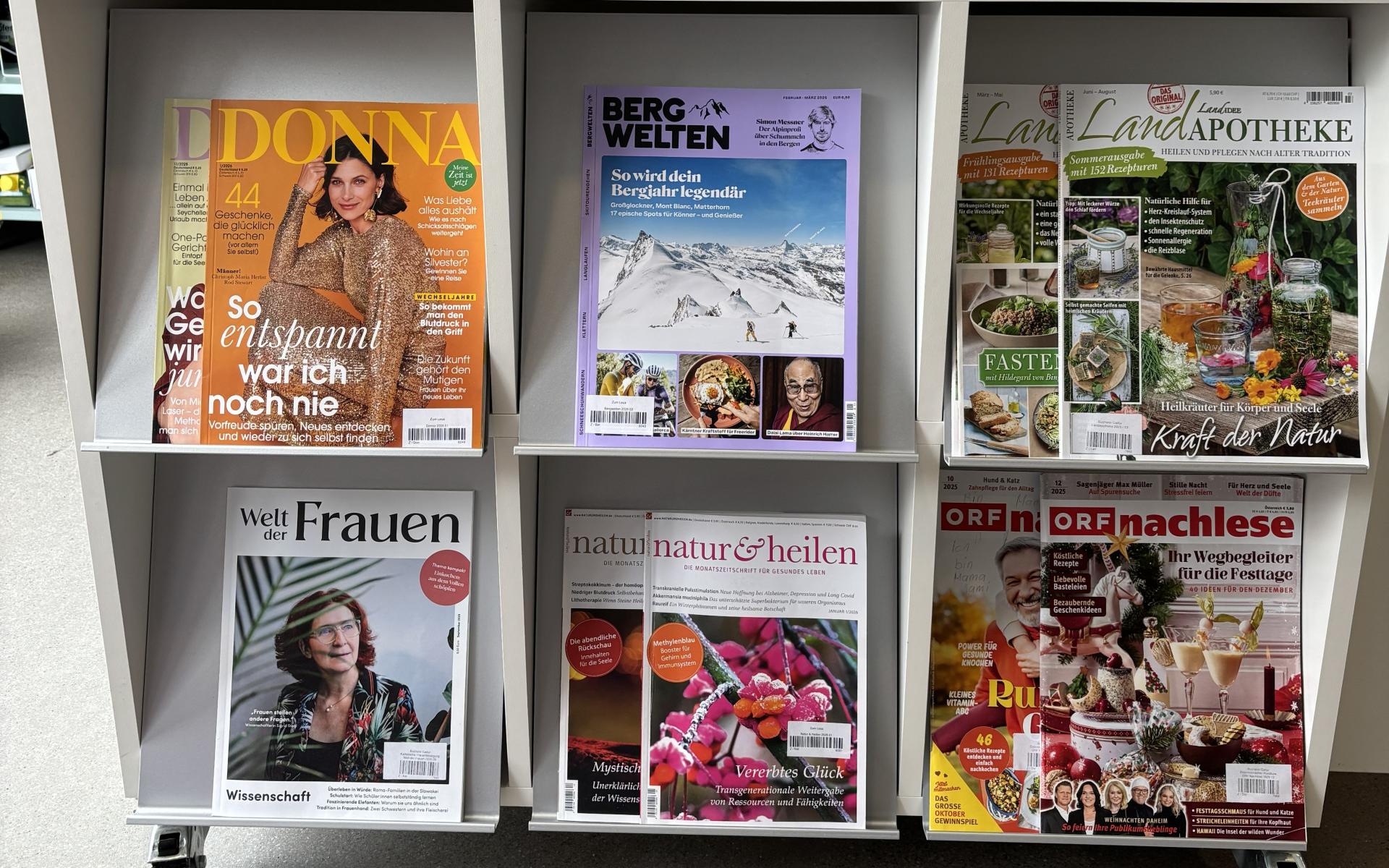 Ansicht des Zeitschriftenregals